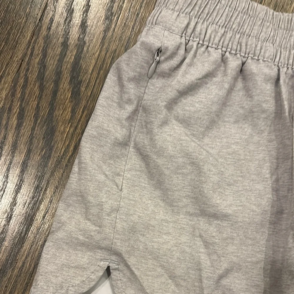 Gap Teen 2 pocket lined Gray Shorts (size XL) - Picture 2 of 4